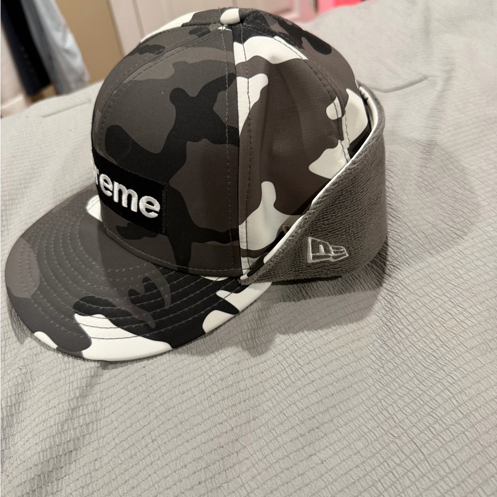 Supreme FW20 Snow Camo Black White and Gray Camouflage WINDSTOPPER New Era Hat - Picture 5 of 8